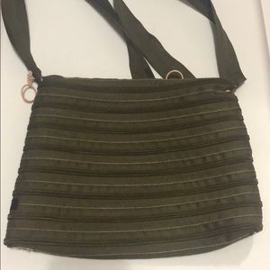 Zip it crossbody purse